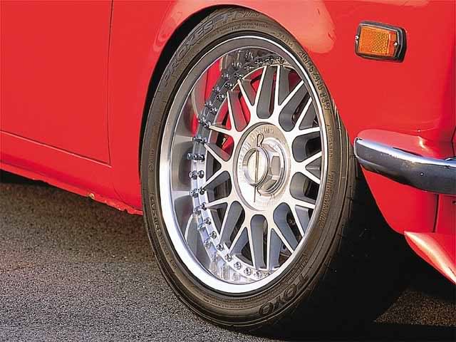 Name:  0108tur_16zoom1973_Datsun_510Wheel.jpg
Views: 70
Size:  58.7 KB